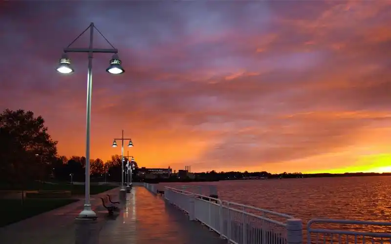 描述: 城市黄昏的夕阳-城市写真高清壁纸 当前壁纸尺寸: 1280 x 800