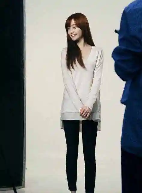 身高168的郑爽才88斤?不运动不减肥,还拥有细腰筷子腿真羡慕