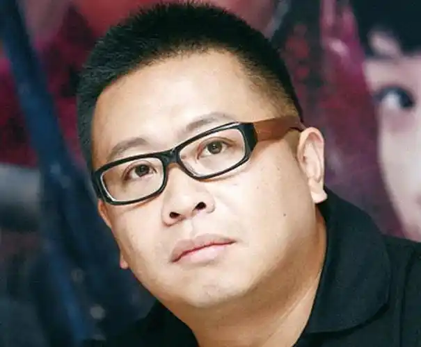 李健:19岁演戏,42岁因《狂飙》走红,娶了初中恋人成好