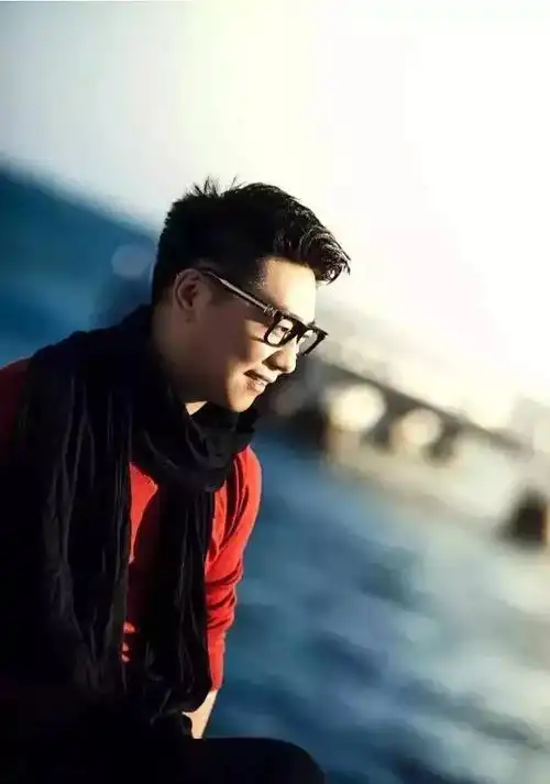 主持人喊你去避暑看卫视林海雪原走经典红色之旅