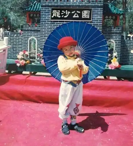 六一儿童节来看看明星们的童年照