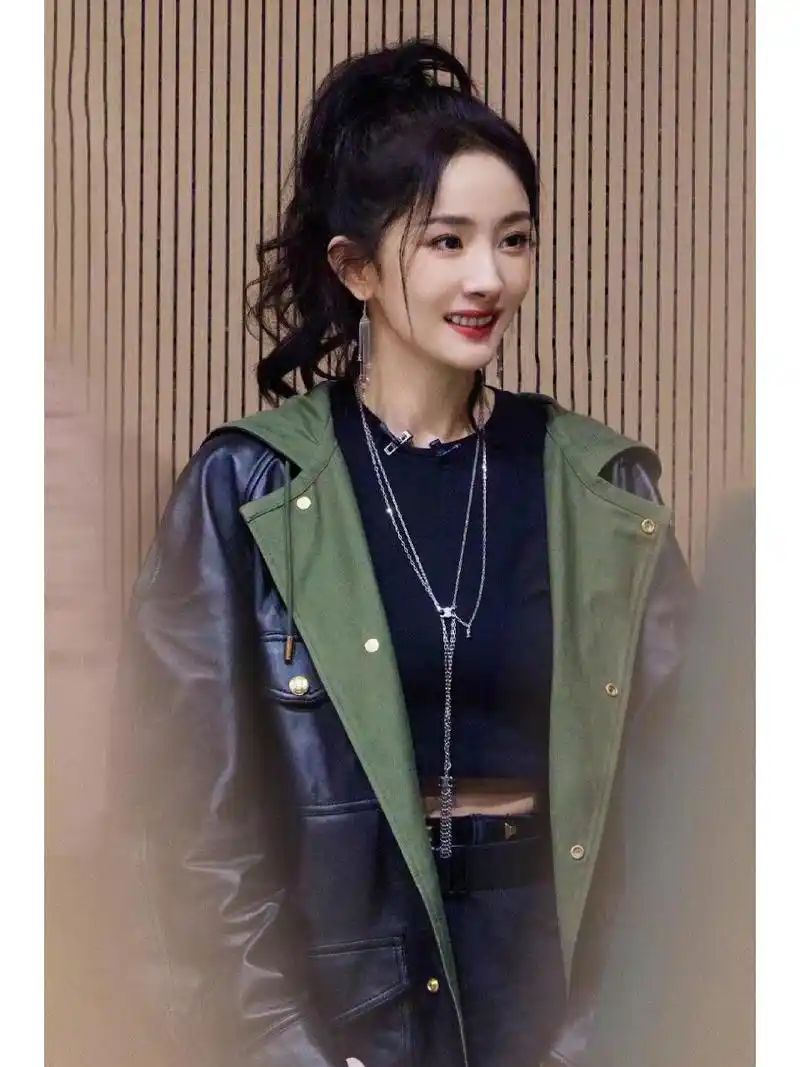 杨幂穿搭 穿皮衣夹克又美又酷 密逃更新了一组杨幂新图 好久不见的