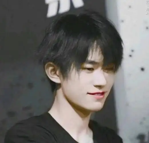 易烊千玺头像壁纸