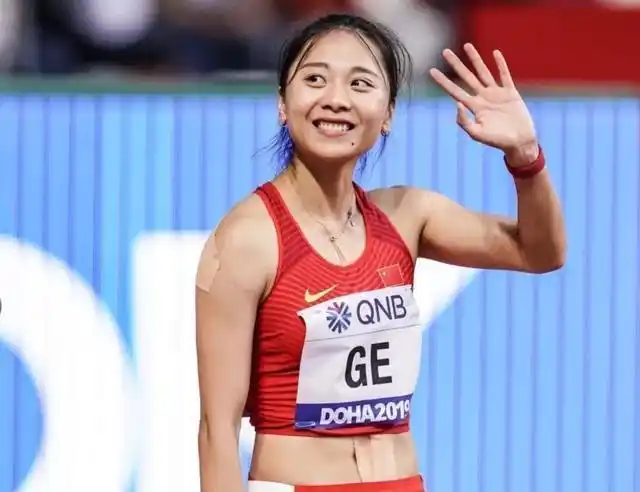 网友:都怪国足不争气|葛曼棋|短跑|纹身_新浪新闻