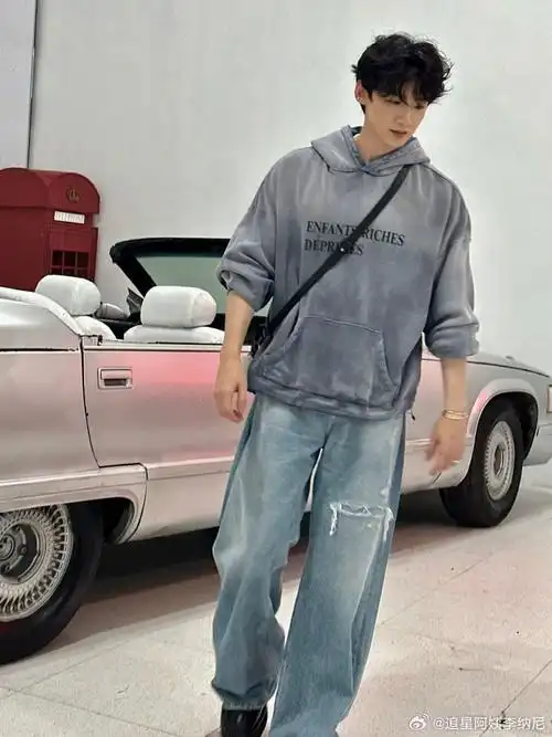 白敬亭初秋男友#叮咚,您的初秋男友白敬亭已上线清爽大帅哥一枚,顺谮