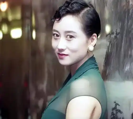 黄秋燕:离开李连杰后越活越美,利智却已风采不再_生活_发展_妻子