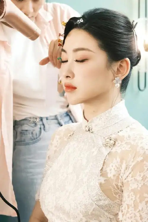 时尚日报##朱珠穿旗袍