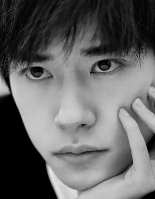 易烊千玺嘉人五月刊封面##易烊千玺新专辑刘艳芬