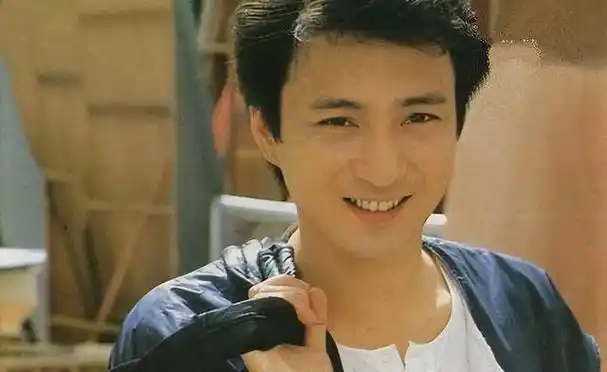 6个孩子3个妈,每年生活费近五百万,65岁汤镇业,怎么能退休