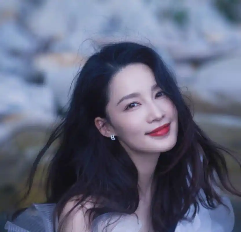 养眼美女#  还有#李沁# 治愈人的笑容