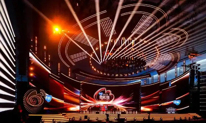 dior2024春夏时装大秀创意舞台艺术诠释时尚新潮流