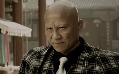 计春华:天生凶相演反派 从小得怪病无发无眉滚动