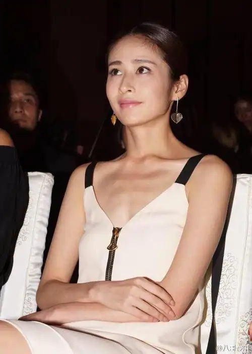 颖儿暴瘦,胸前的骨架让人不敢直视