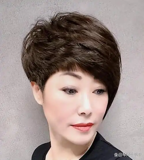 不建议中老年女人留的3种发型听着洋气实际老气大妈味十足