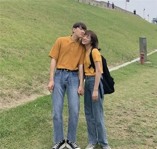 情侣装千万别穿一样的,像校服,真的丑哭了!