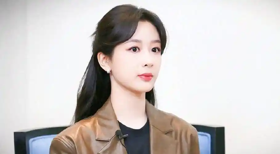 杨紫新戏配置高,张子枫排场足,朱一龙电影又入围影展_团队_杨紫递