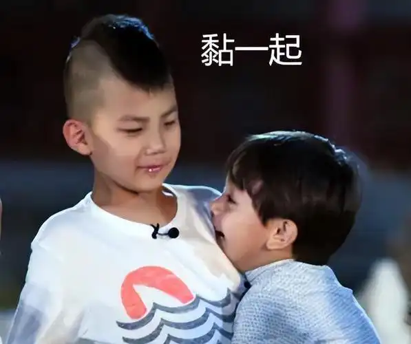 诺一呢,就像一个可爱的小忧郁王子,没事就不侗ё趴悼等鋈鼋,真是萌