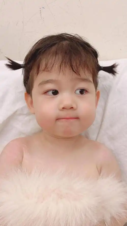 可爱萌娃李浠晗呆萌写真