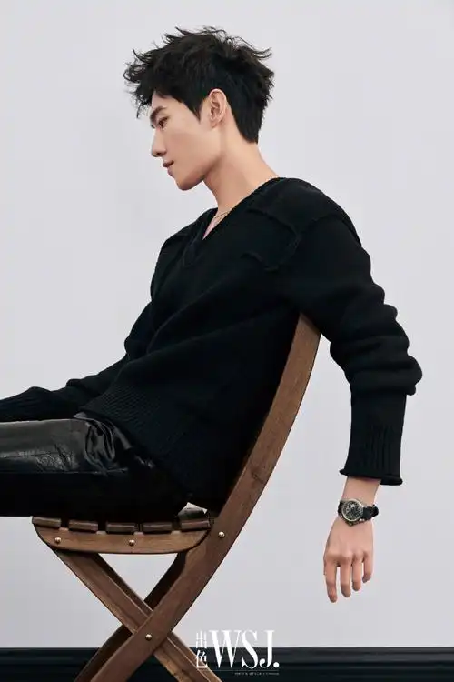 杨洋从流量时代走来依然是那个酷帅的男孩