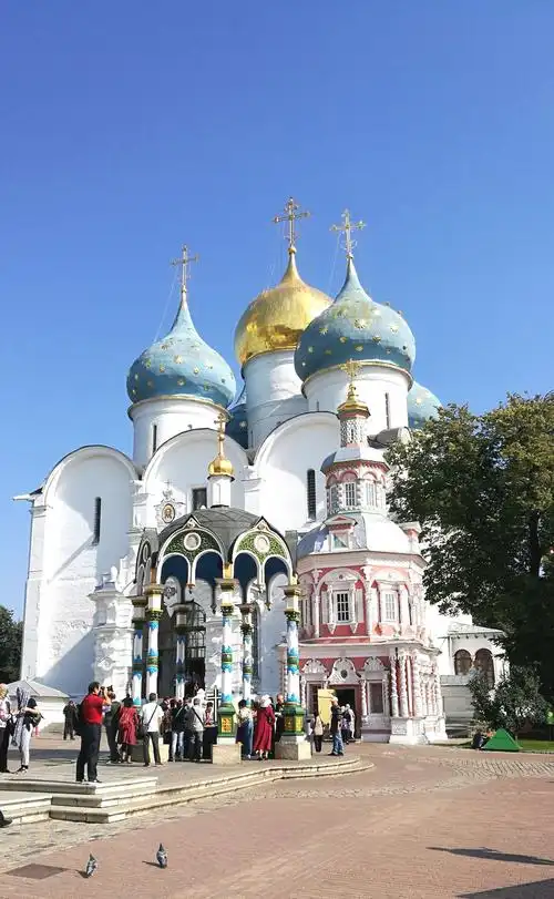 圣三一大修道院,是俄罗斯驰名世界的宗教圣地,也是俄罗斯最高等级的