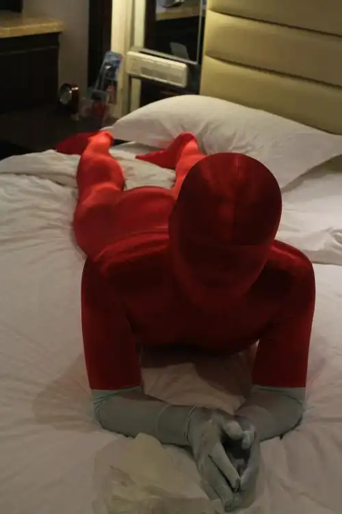 我还是我 - luoluo-zentai - 落落的全包紧身衣和缎面手套