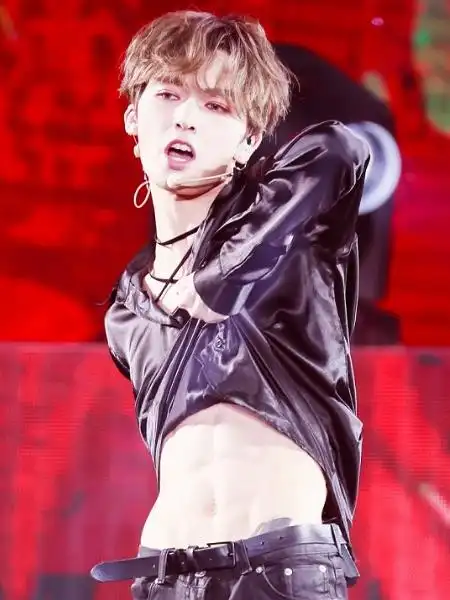 朱正廷最舍不得删的6张照片,图4是多少女生心中的梦啊!