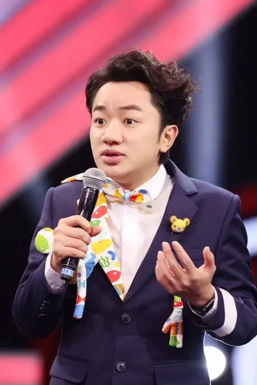 动漫趣闻:王祖蓝cos葫芦娃侵权被告?艾斯贴吧变奥特曼艾斯吧!