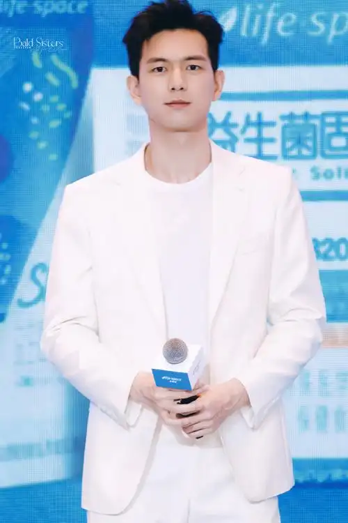 李现白西服造型##李现lifespace品牌普通食品全球代言人
