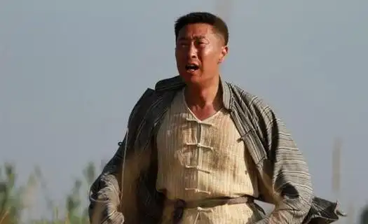 "天津大妈"林永健:17岁入行,33岁娶最美军花,奋斗20年终成名