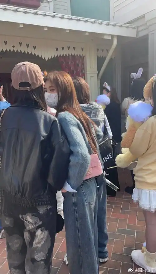 偶遇鞠婧祎迪士尼游玩##迪士尼偶遇鞠婧祎姜杉