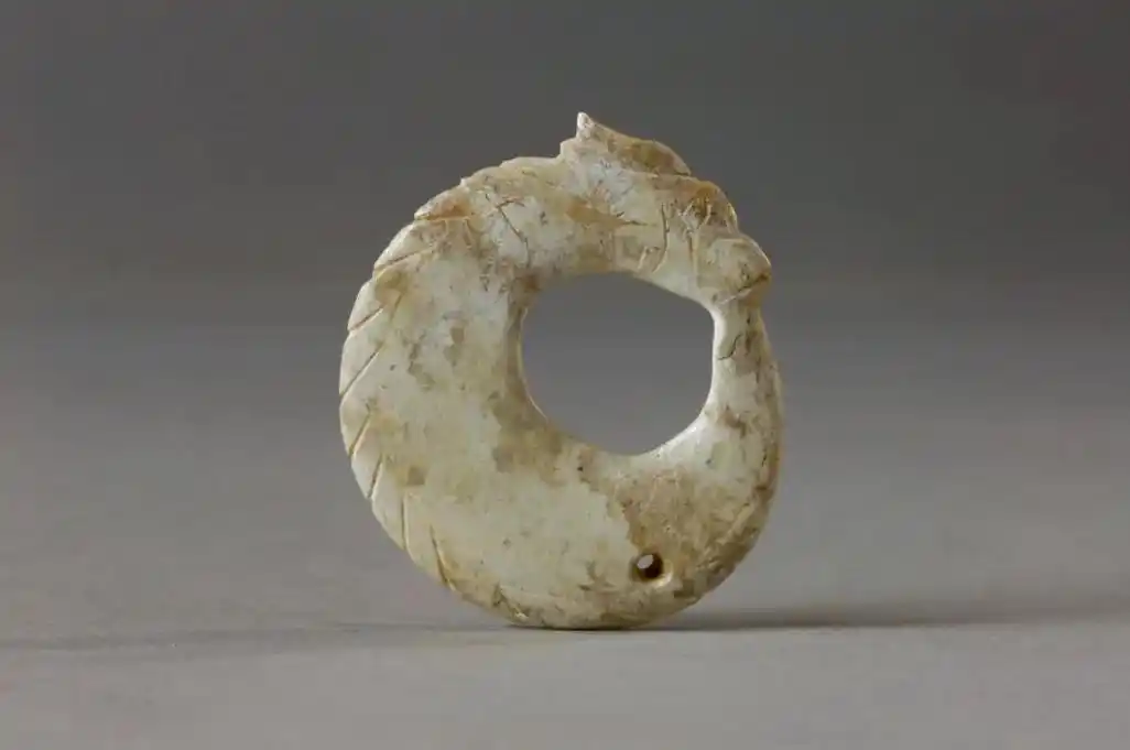 凌家滩遗址出土的玉龙