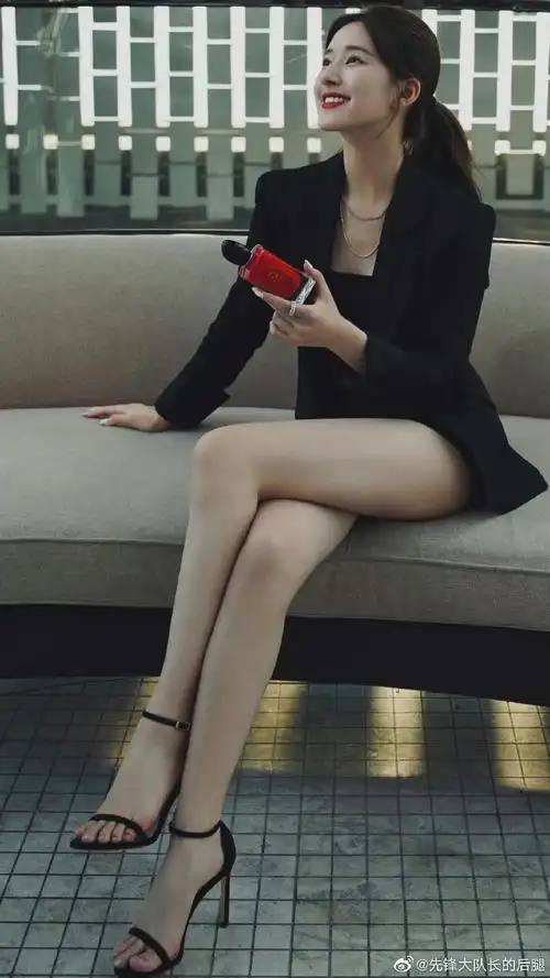 赵露思珠帘玉幕发型#赵露思一字带美腿玉足