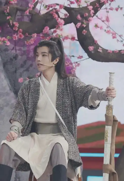 华晨宇王牌对王牌古装造型海报温文尔雅的花公子