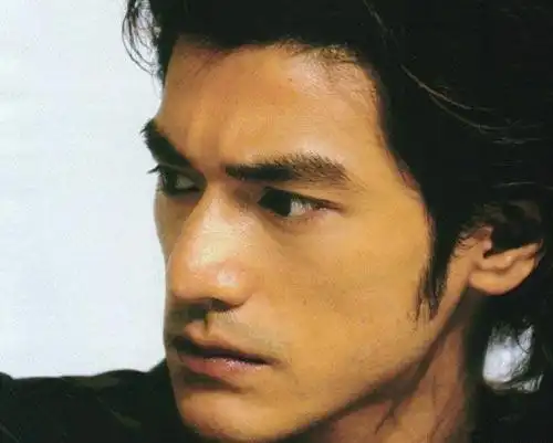 明星眼中的第一帅哥金城武,曾为周迅泪奔,唯一特例他也给了周迅