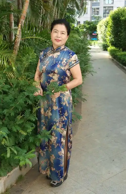 乔玉霞六十一周岁旗袍秀 - 美篇