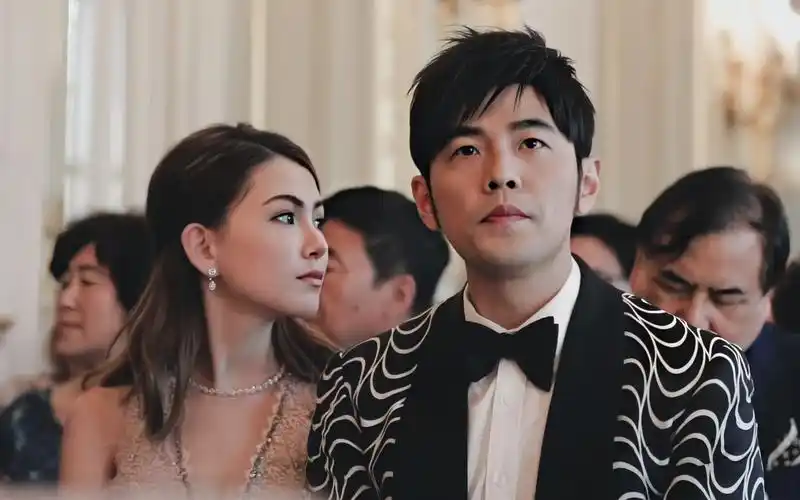 周杰伦昆凌夫妇与jj林俊杰打羽毛球