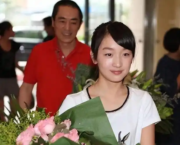 从清纯邻家女孩到现在的三金影后周冬雨一路走来的依靠是什么