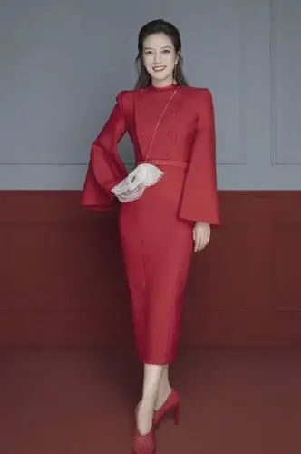 赵薇天生丽质让人羡慕穿红色修身连衣裙优雅高级气场全开