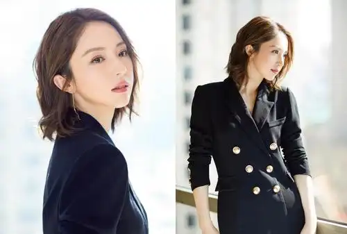 董璇穿黑西装裙大长腿抢镜化身霸道女总裁生意有突破