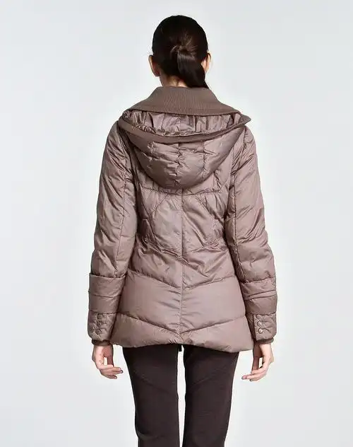 卓雅周末灰咖啡色休闲连帽中长款长袖羽绒服