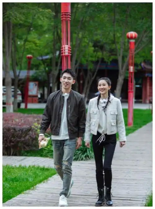 《女儿们的恋爱》张豆豆被pua?网友分析于家翊的套路,吐槽其