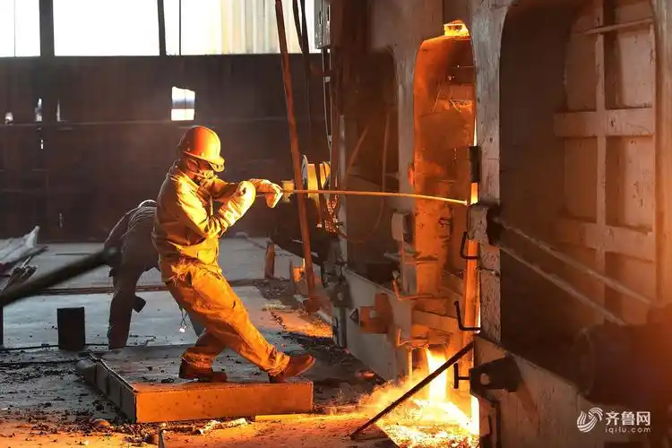 炎值35c莱芜炼钢厂工人高温下的坚守和烤验