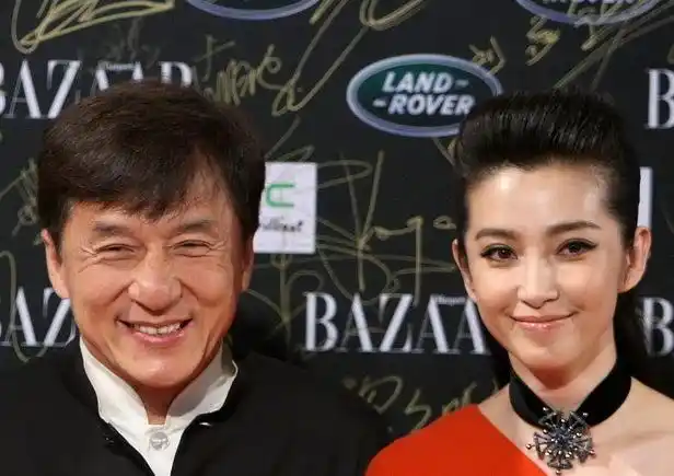 李冰冰优雅征服金马奖 与成龙很亲密