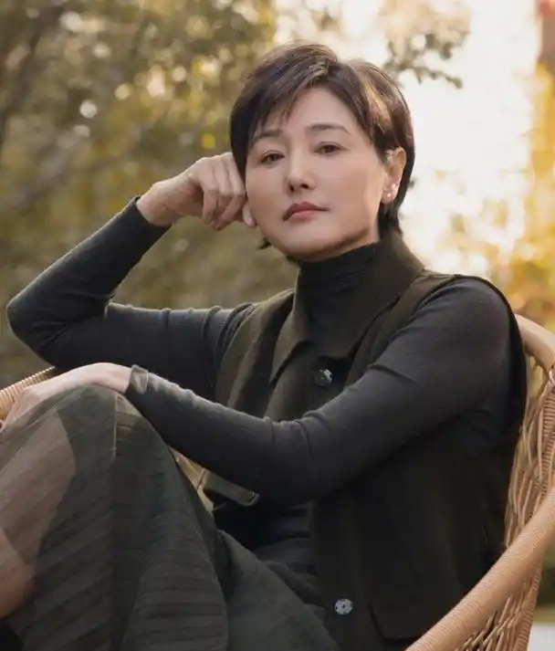 作为一名优秀的演员,张延参演过不少经典作品,从《笑看风云》到《粉红