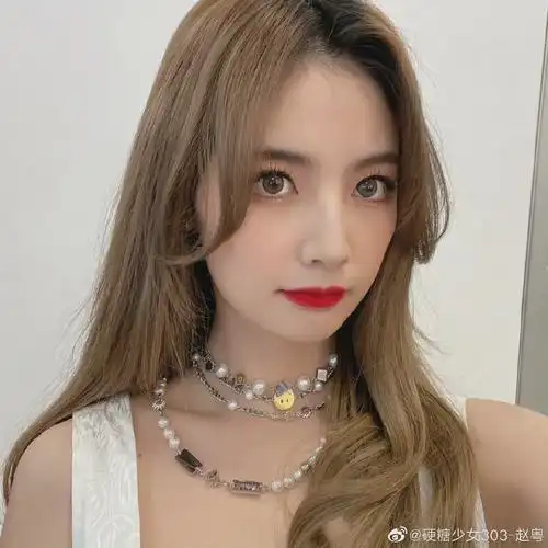 赵粤昨日微博更新可爱自拍眼睛又大又亮比耶自拍满满可爱