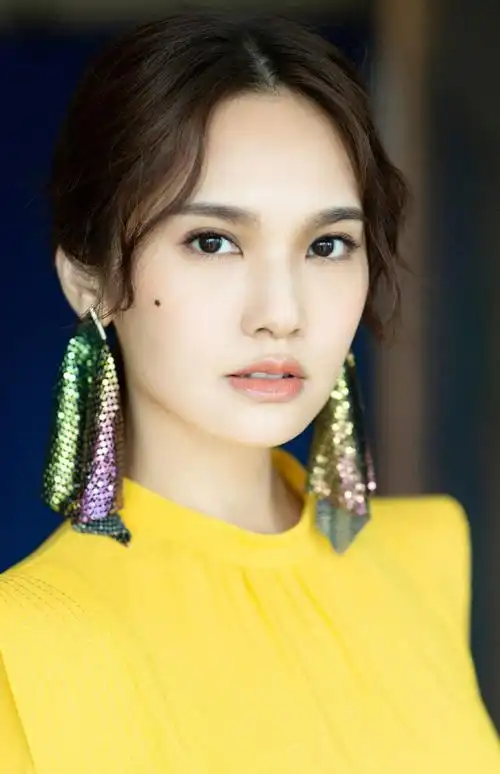 简介:杨丞琳时尚大气写真图片,分享一组杨丞琳图片给大家,图中的明星