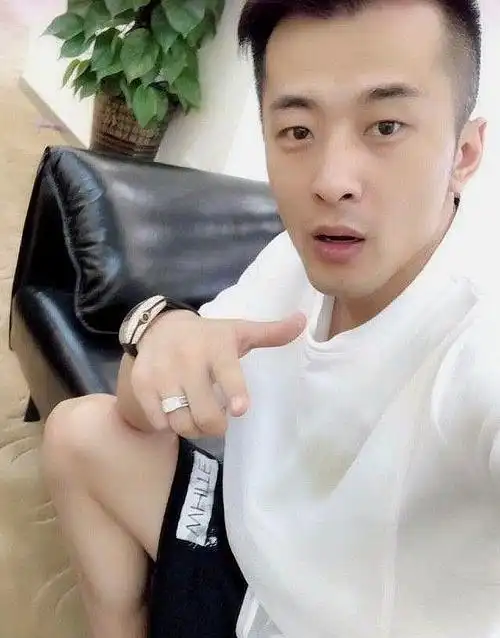 辛巴个人资料是二婚,辛巴老婆个人资料二婚-图片大观-奇异网