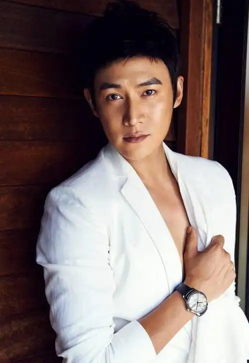 凭此剧获得第18届中国电视剧金鹰奖最佳男主角及观众最喜爱的男演员两