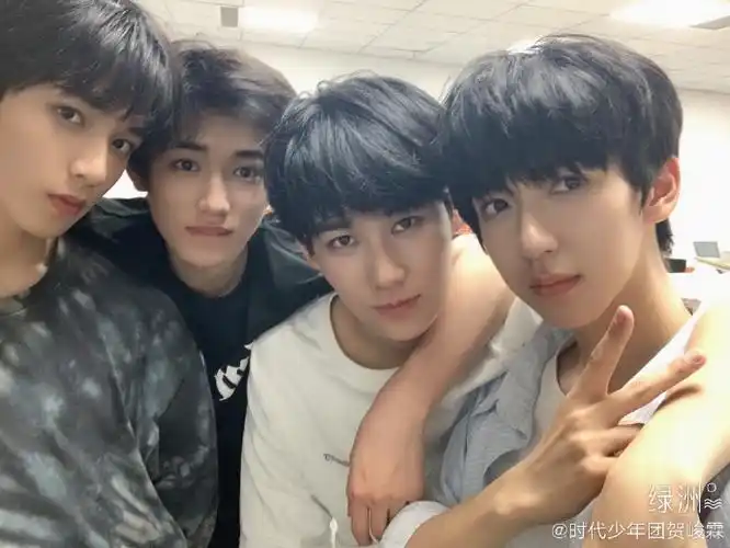 爱豆能量月##夏日自拍挑战