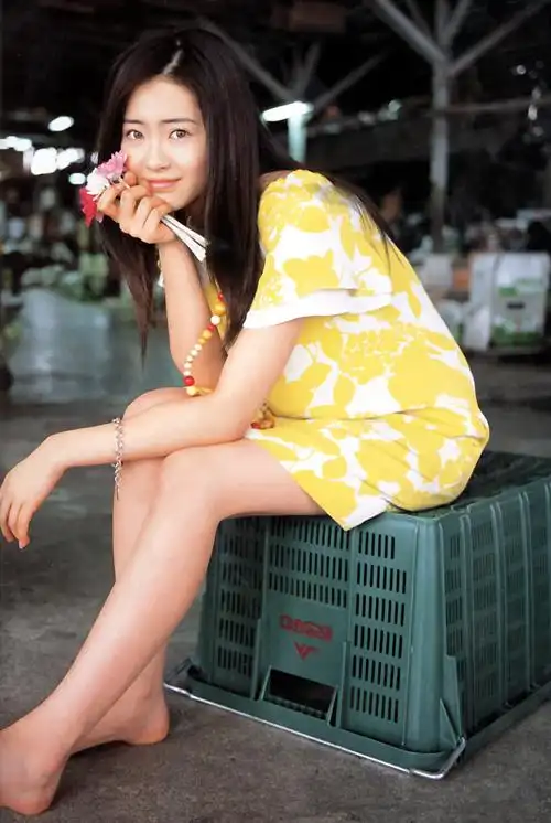 资料图片:韩国人气新星高雅罗精彩写真(21)